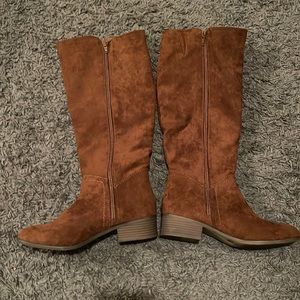Universal Thread Boots size 8 1/2